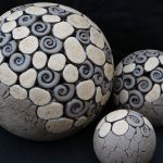 Kugeltrio Spiralen grau weiß Kugeln und Herzen